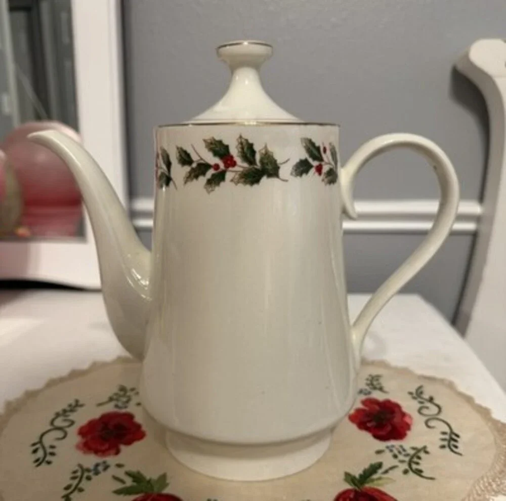 Christmas Holiday Holly Red Berries Porcelain Coffee Tea Pot With Gold Trim